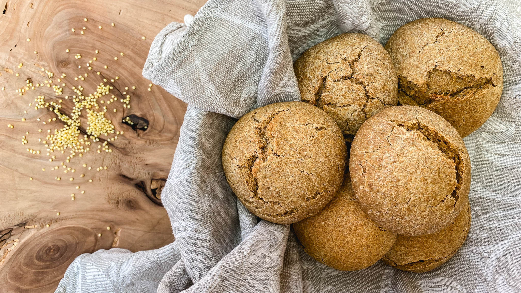 'Brötchen mit Hirse und Süßlupinen'