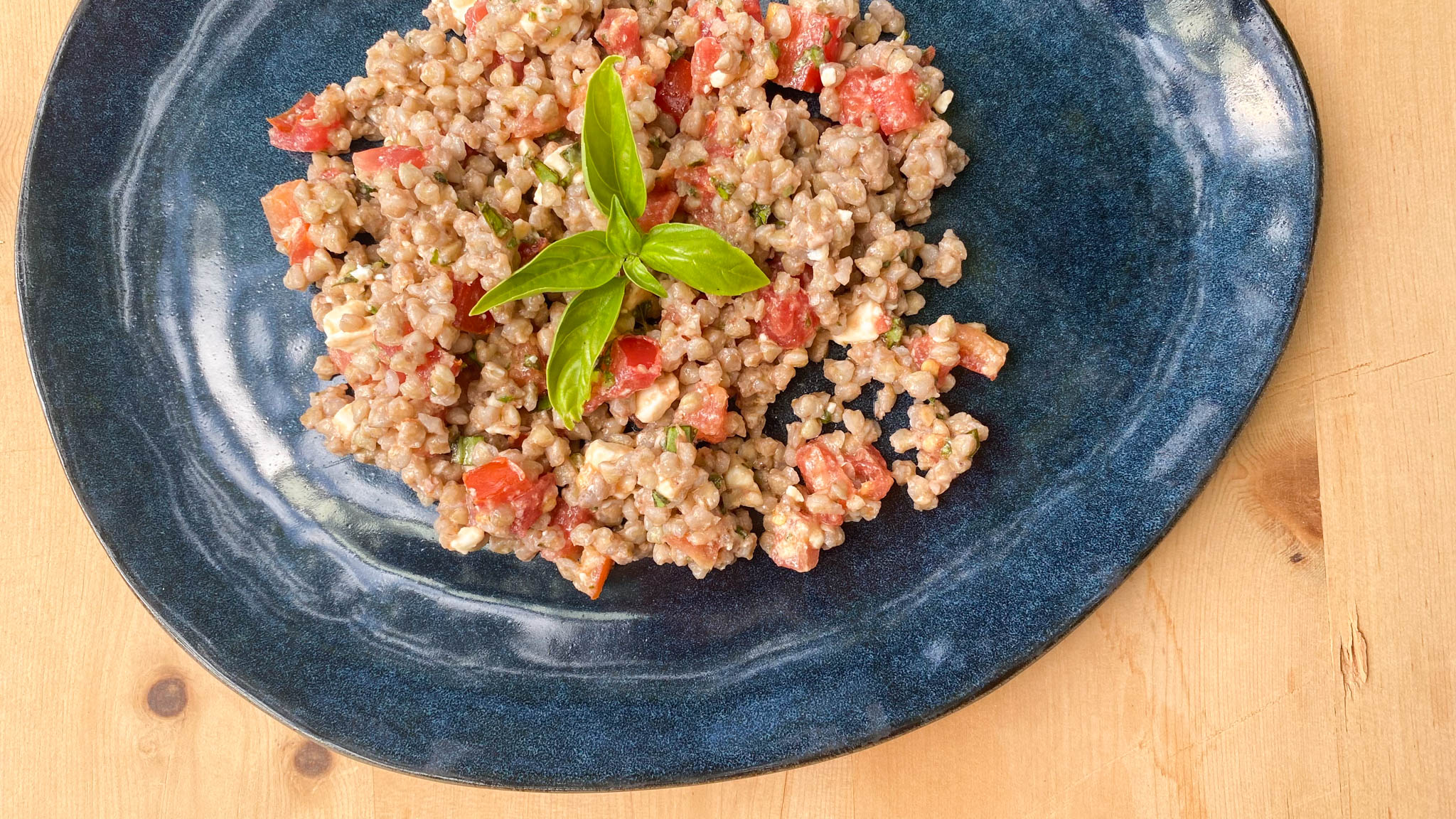 'Buchweizensalat mit frischen Tomaten und Feta'