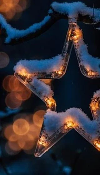 Der Advent ist da. 😊 
Der Advent ist eine Zeit der Stille, der Besinnung, des Rückzugs. Gar nicht so einfach, zwischen Geschenkeplanung, To-Do-Listen und Jahresendstress. 😅 Eine echte Herausforderung. 

Deshalb möchte ich dir etwas schenken: 
Einen Begleiter für eine bewusste Advents- und Rauhnächte-Zeit

Ich lade dich herzlich in meine kostenlose Telegram-Gruppe ein! 
Dort teile ich mit dir:
🌟 Wöchentliche Impulse in der Adventszeit – wertvolle Gedanken und kleine Übungen, die mehr Achtsamkeit und Ruhe in deinen Alltag bringen.
🌙 Tägliche Impulse während der Rauhnächte – um den Jahreswechsel mit Bewusst-SEIN und Inspiration zu gestalten.

Diese Impulse helfen dir, innezuhalten, die Magie der Adventszeit zu spüren und bewusst in das neue Jahr zu starten.

Mach diesen Jahreswechsel besonders!
Sei dabei und lass dich inspirieren. Lade auch gerne Menschen ein, die diese Momente der Besinnung schätzen.

https://sissypfeifer78297.activehosted.com/f/41
Der Link ist auch im Profil.

Ich freue mich darauf, diese besondere Zeit mit dir zu teilen!
Liebe Grüße
Sissy 

#rauhnächte #advent #besinnung #stressfrei #weihnachten #ruhe #gesundleben #wohlfühlen